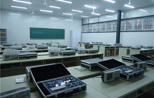 探秘解放軍總參謀部信息化部直屬工廠職業(yè)技術(shù)學(xué)校實(shí)訓(xùn)風(fēng)采